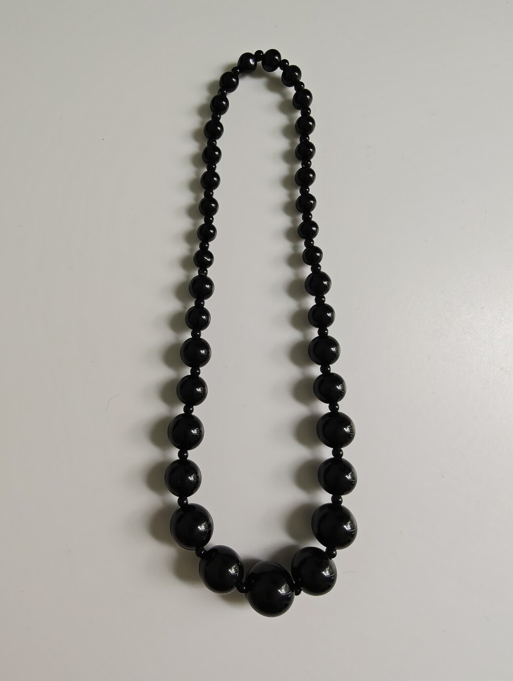 Glossy black ball Y2K necklace features large graduated beads Vintage Statement
